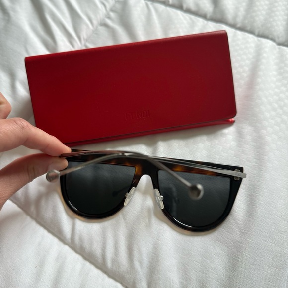 Fendi Tortoiseshell Reflective Lens Sunglasses - Picture 4 of 6